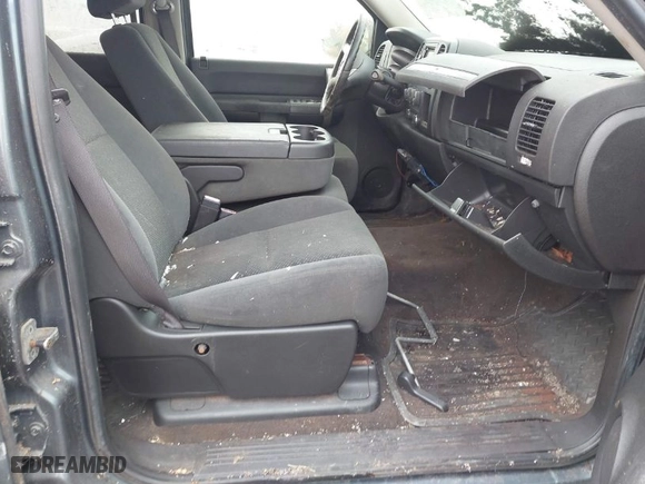 2008 Chevrolet Silverado 1500 LT w/1LT with VIN 2GCEK13J781284009, listed as a IAAI auction lot 42016023 with 152,782 mi miles. Bid and sale history available at carsss.com. Image 5.