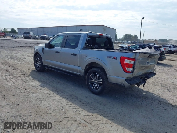 2023 Ford F-150 XL z VIN 1FTEW1CPXPKD29306, wystawiony jako IAAI lot #42616678 z przebiegiem 73 861 mil mil oraz . Historia ofert i sprzedaży dostępna na DreamBid. Obrazek 3.