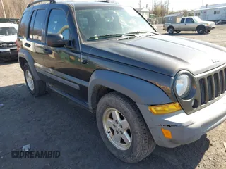 2005 Jeep Liberty Sport with VIN 1J4GL48K85W700799, listed as a IAAI auction lot 42054433 with 166,989 mi miles. Bid and sale history available at carsss.com. Image 6.
