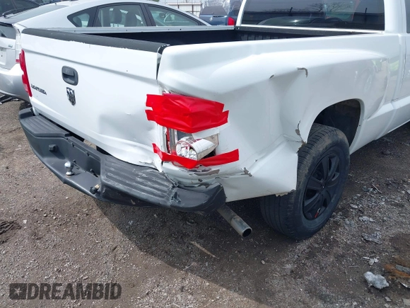 2008 Dodge Dakota ST with VIN 1D7HE22K98S565237, listed as a IAAI auction lot 41908055 with 242,270 mi miles and . Bid and sale history available at carsss.com. Image 6.
