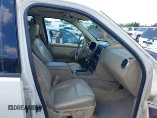 2007 Ford Explorer Limited z VIN 1FMEU65897UA89870, wystawiony jako IAAI lot #42235062 z przebiegiem 148 131 mil mil oraz . Historia ofert i sprzedaży dostępna na DreamBid. Obrazek 5.
