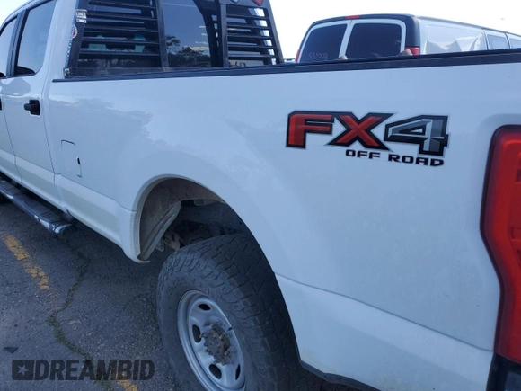 2018 Ford F-250 XL with VIN 1FT7W2BT1JEB88967, listed as a IAAI auction lot 42743495 with 215,105 mi miles and . Bid and sale history available at DreamBid. Image 23.