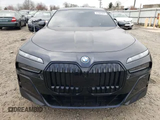 2023 BMW i7 xDrive60 z VIN WBY53EJ0XPCN41041, wystawiony jako Copart lot #47392304 z przebiegiem 5873 mil mil oraz . Historia ofert i sprzedaży dostępna na DreamBid. Obrazek 5.