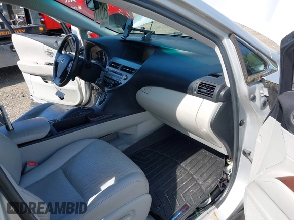 2010 Lexus RX 350 z VIN 2T2BK1BAXAC017261, wystawiony jako IAAI lot #42233787 z przebiegiem 101 772 mil mil oraz . Historia ofert i sprzedaży dostępna na DreamBid. Obrazek 5.