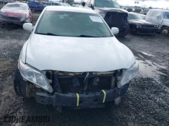 2011 Toyota Camry LE z VIN 4T1BF3EK8BU728563, wystawiony jako IAAI lot #41783543 z przebiegiem 294 062 mil mil oraz . Historia ofert i sprzedaży dostępna na DreamBid. Obrazek 12.