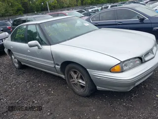 1999 Pontiac Bonneville SE z VIN 1G2HX52K0XH249084, wystawiony jako IAAI lot #42273113 z przebiegiem Nie podano mil oraz . Historia ofert i sprzedaży dostępna na DreamBid. Obrazek 1.