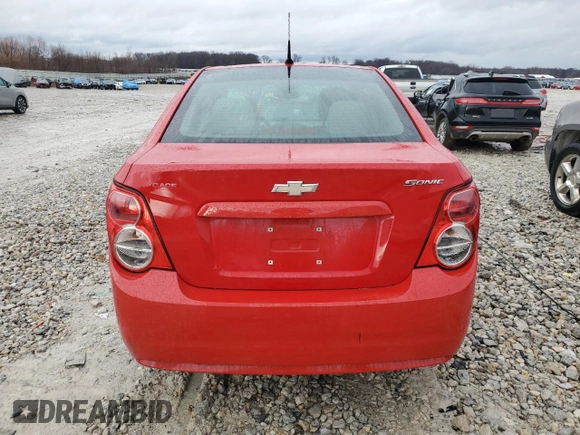 2013 Chevrolet Sonic LS z VIN 1G1JA5SH8D4237375, wystawiony jako Copart lot #47591375 z przebiegiem 65 174 mil mil oraz Czysty tytuł • Clean title. Historia ofert i sprzedaży dostępna na DreamBid. Obrazek 6.