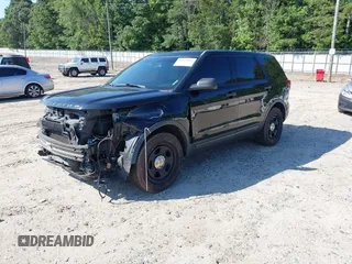 2017 Ford Police Interceptor Utility z VIN 1FM5K8AT9HGC90227, wystawiony jako IAAI lot #42621913 z przebiegiem 144 480 mil mil oraz . Historia ofert i sprzedaży dostępna na DreamBid. Obrazek 18.