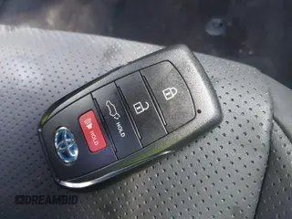 2024 Toyota Crown XLE z VIN JTDAAAAF4R3020760, wystawiony jako IAAI lot #42191441 z przebiegiem 99 630 mil mil oraz . Historia ofert i sprzedaży dostępna na DreamBid. Obrazek 11.