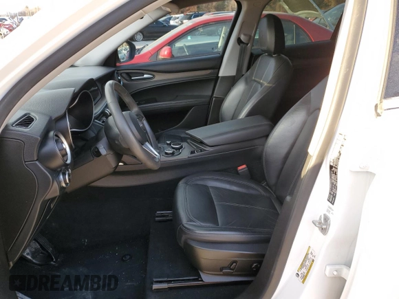 2018 Alfa Romeo Stelvio Ti z VIN ZASFAKBN3J7B72146, wystawiony jako Copart lot #86380384 z przebiegiem Nie podano mil oraz Szkoda całkowita • Salvage title. Historia ofert i sprzedaży dostępna na DreamBid. Obrazek 7.