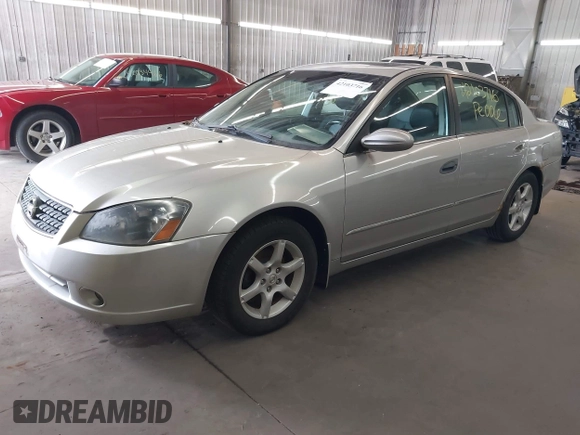 2005 Nissan Altima 2.5 S with VIN 1N4AL11D35C394401, listed as a IAAI auction lot 42103716 with 211,767 mi miles. Bid and sale history available at carsss.com. Image 2.