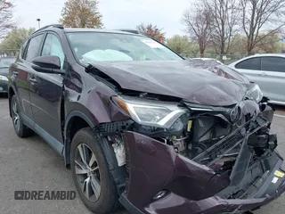 2018 Toyota RAV4 XLE with VIN 2T3RFREV5JW811742, listed as a IAAI auction lot 42030276 with 58,034 mi miles. Bid and sale history available at carsss.com. Image 6.
