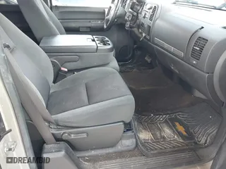 2009 Chevrolet Silverado 1500 LT with VIN 1GCEK29089Z273937, listed as a IAAI auction lot 41880478 with 144,682 mi miles. Bid and sale history available at carsss.com. Image 5.
