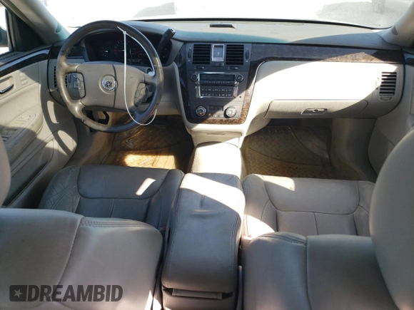 2008 Cadillac DTS 1SD z VIN 1G6KD57Y68U140938, wystawiony jako Copart lot #77525974 z przebiegiem 148 132 mil mil oraz Szkoda całkowita • Salvage title. Historia ofert i sprzedaży dostępna na DreamBid. Obrazek 8.