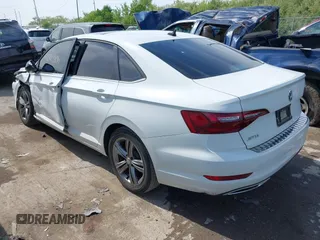 2020 Volkswagen Jetta S z VIN 3VWC57BU0LM100105, wystawiony jako IAAI lot #42213806 z przebiegiem 53 707 mil mil oraz . Historia ofert i sprzedaży dostępna na DreamBid. Obrazek 3.