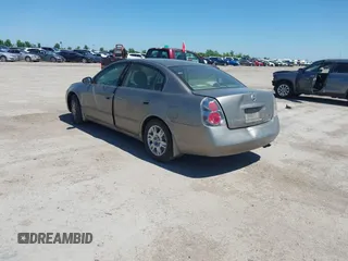 2006 Nissan Altima 2.5 with VIN 1N4AL11D66N461420, listed as a IAAI auction lot 42063645 with 211,266 mi miles. Bid and sale history available at carsss.com. Image 3.