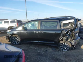 2018 Toyota Sienna XLE with VIN 5TDDZ3DC9JS207367, listed as a IAAI auction lot 41877615 with 104,500 mi miles. Bid and sale history available at carsss.com. Image 14.