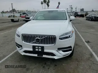 2023 Volvo XC90 Plus z VIN YV4H600N6P1975522, wystawiony jako Copart lot #57581404 z przebiegiem 6 683 mil mil oraz Szkoda całkowita • Salvage title. Historia ofert i sprzedaży dostępna na DreamBid. Obrazek 12.