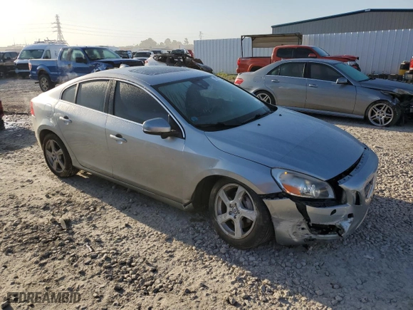 2013 Volvo S60 T5 with VIN YV1612FH3D2222908, listed as a Copart auction lot 52054055 with 49,011 mi miles and Salvage Title. Bid and sale history available at carsss.com. Image 4.