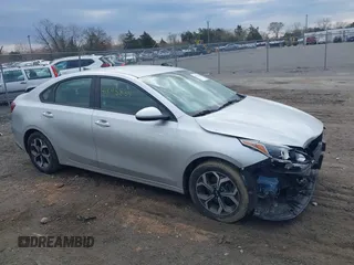 2019 Kia Forte LXS z VIN 3KPF24AD3KE041214, wystawiony jako IAAI lot #41893834 z przebiegiem 105 581 mil mil oraz . Historia ofert i sprzedaży dostępna na DreamBid. Obrazek 14.