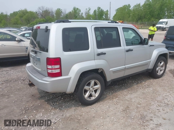2008 Jeep Liberty Limited z VIN 1J8GN58K48W160791, wystawiony jako IAAI lot #42391206 z przebiegiem 114 438 mil mil oraz . Historia ofert i sprzedaży dostępna na DreamBid. Obrazek 4.