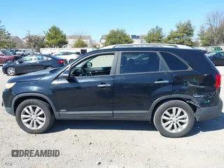 2011 Kia Sorento EX with VIN 5XYKUDA26BG001235, listed as a IAAI auction lot 41754357 with 131,321 mi miles. Bid and sale history available at carsss.com. Image 15.