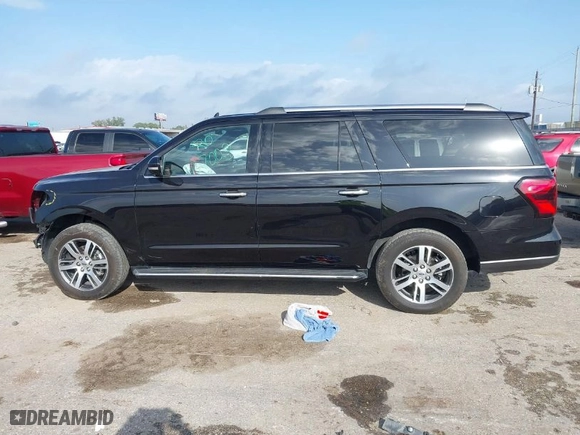 2022 Ford Expedition Max Limited with VIN 1FMJK1KTXNEA52107, listed as a IAAI auction lot 41131094 with NaN miles. Bid and sale history available at carsss.com. Image 15.