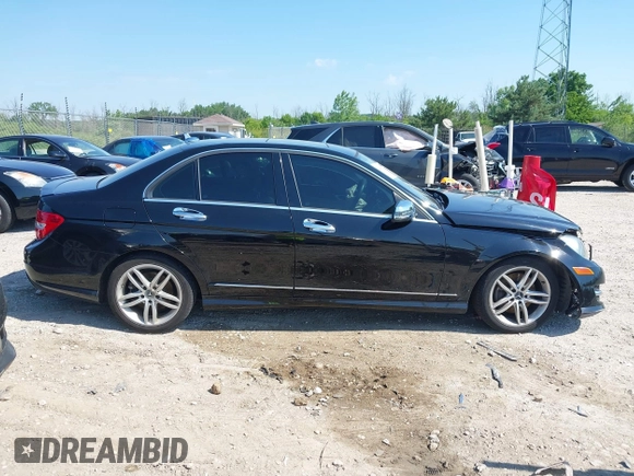 2013 Mercedes-Benz C 300 Sport z VIN WDDGF8AB7DR286299, wystawiony jako IAAI lot #42646185 z przebiegiem 108 569 mil mil oraz . Historia ofert i sprzedaży dostępna na DreamBid. Obrazek 13.