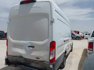 2023 Ford Transit Cargo z VIN 1FTBR3X83PKA97706, wystawiony jako IAAI lot #42253817 z przebiegiem 54 042 mil mil oraz . Historia ofert i sprzedaży dostępna na DreamBid. Obrazek 4.
