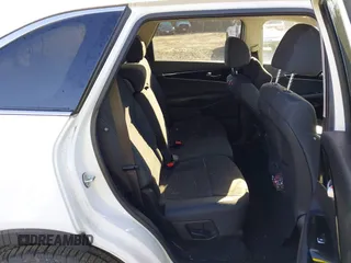 2019 Kia Sorento LX with VIN 5XYPGDA37KG526732, listed as a IAAI auction lot 41708039 with 75,963 mi miles. Bid and sale history available at carsss.com. Image 8.