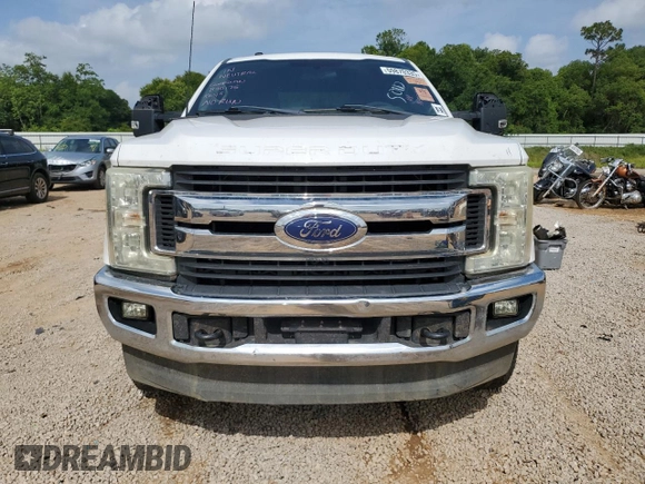 2017 Ford F-250 Lariat z VIN 1FT7W2BT8HEB90175, wystawiony jako Copart lot #59870335 z przebiegiem 271 555 mil mil oraz Czysty tytuł • Clean title. Historia ofert i sprzedaży dostępna na DreamBid. Obrazek 5.