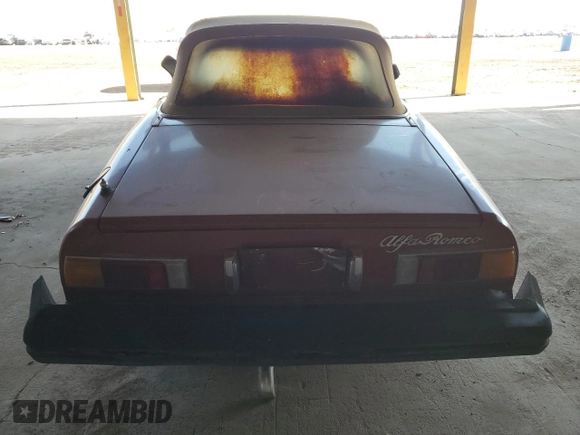 1980 Alfa Romeo Spider z VIN AR115410010807, wystawiony jako Copart lot #83566094 z przebiegiem 53 510 mil mil oraz Czysty tytuł • Clean title. Historia ofert i sprzedaży dostępna na DreamBid. Obrazek 6.