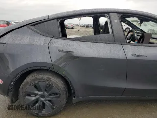 2024 Tesla Model Y with VIN 7SAYGDED6RF131193, listed as a Copart auction lot 47822735 with 10,007 mi miles and Salvage Title. Bid and sale history available at DreamBid. Image 10.