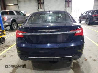 2014 Chrysler 200 Touring z VIN 1C3CCBBB3EN171841, wystawiony jako Copart lot #51232055 z przebiegiem 237 122 mil mil oraz Szkody całkowita. Historia ofert i sprzedaży dostępna na DreamBid. Obrazek 6.