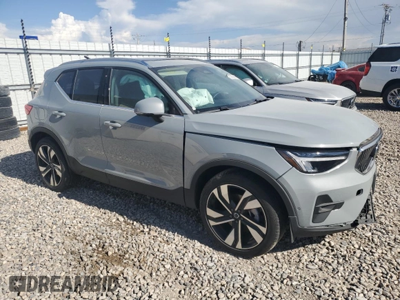 2025 Volvo XC40 Plus Bright Theme with VIN YV4L12UE3S2504316, listed as a Copart auction lot 58528235 with 9,200 mi miles and Clean title. Bid and sale history available at DreamBid. Image 4.