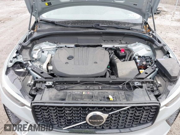 2024 Volvo XC60 Plus Dark Theme z VIN YV4L12RL3R1757157, wystawiony jako IAAI lot #41732352 z przebiegiem 11 056 mil mil oraz . Historia ofert i sprzedaży dostępna na DreamBid. Obrazek 10.