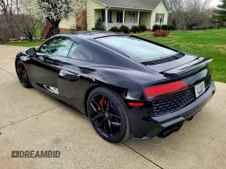 2021 Audi R8 z VIN WUAKBAFX4M7901384, wystawiony jako Copart lot #81273994 z przebiegiem 5665 mil mil oraz Tytuł czysty. Historia ofert i sprzedaży dostępna na DreamBid. Obrazek 3.