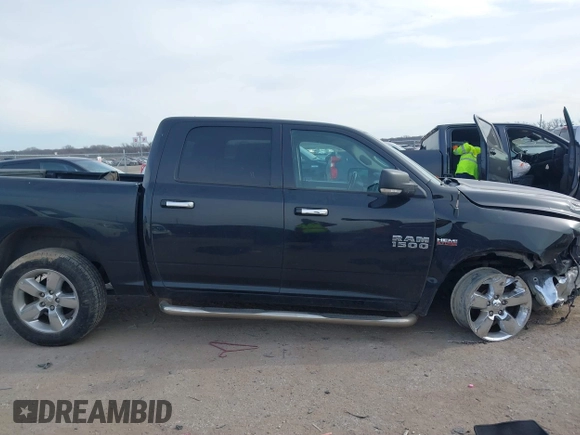 2018 Ram 1500 Lone Star Silver z VIN 1C6RR6LT6JS274001, wystawiony jako IAAI lot #41278610 z przebiegiem 131 991 mil mil oraz . Historia ofert i sprzedaży dostępna na DreamBid. Obrazek 13.