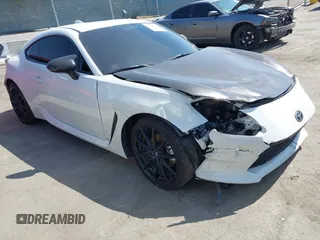 2023 Toyota 86 Premium z VIN JF1ZNBF15P8765856, wystawiony jako IAAI lot #42548726 z przebiegiem Nie podano mil oraz . Historia ofert i sprzedaży dostępna na DreamBid. Obrazek 1.