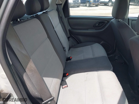 2007 Ford Escape XLS with VIN 1FMYU02Z97KB80446, listed as a IAAI auction lot 42113186 with 128,492 mi miles. Bid and sale history available at carsss.com. Image 8.