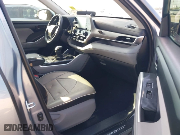 2021 Toyota Highlander L with VIN 5TDZZRAH2MS075954, listed as a IAAI auction lot 41711428 with 145,476 mi miles and . Bid and sale history available at DreamBid. Image 5.
