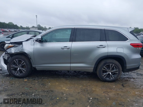 2018 Toyota Highlander LE z VIN 5TDZARFH2JS037796, wystawiony jako IAAI lot #42290819 z przebiegiem 62 638 mil mil oraz . Historia ofert i sprzedaży dostępna na DreamBid. Obrazek 14.