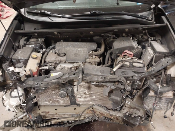 2018 Toyota RAV4 XLE with VIN 2T3RFREV3JW817989, listed as a IAAI auction lot 41636957 with 182,265 mi miles. Bid and sale history available at carsss.com. Image 10.