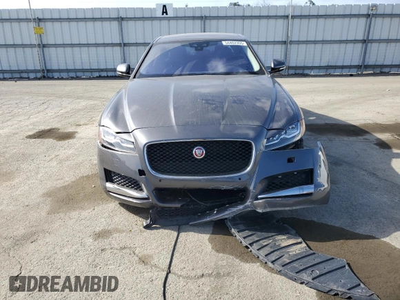 2016 Jaguar XF 35t Prestige with VIN SAJBE4BV8GCY13204, listed as a Copart auction lot 54402355 with 59,030 mi miles and Salvage Title. Bid and sale history available at carsss.com. Image 5.