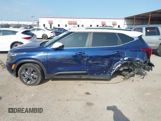 2024 Kia Seltos S z VIN KNDEU2AAXR7552820, wystawiony jako IAAI lot #41914456 z przebiegiem 38 445 mil mil oraz . Historia ofert i sprzedaży dostępna na DreamBid. Obrazek 14.