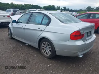 2007 BMW 3 Series 328i с VIN WBAVC535X7FZ77507, выставлен на аукционе IAAI как лот 42230370 с пробегом 167 206 миль миль и . История ставок и продаж доступна на DreamBid. Изображение 3.