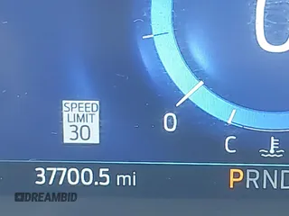2022 Ford Explorer ST z VIN 1FM5K8GC1NGA40631, wystawiony jako IAAI lot #42009716 z przebiegiem 37 700 mil mil oraz . Historia ofert i sprzedaży dostępna na DreamBid. Obrazek 16.