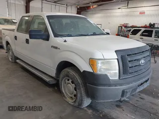 2010 Ford F-150 XL z VIN 1FTEW1E8XAFC98418, wystawiony jako IAAI lot #42614159 z przebiegiem Nie podano mil oraz . Historia ofert i sprzedaży dostępna na DreamBid. Obrazek 1.