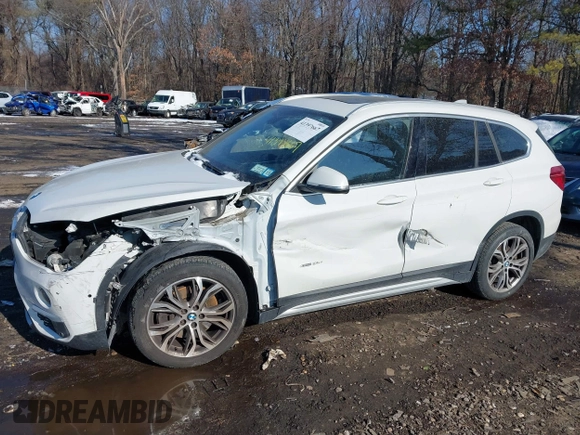 2017 BMW X1 xDrive28i with VIN WBXHT3Z36H4A52364, listed as a IAAI auction lot 41397667 with 61,960 mi miles. Bid and sale history available at carsss.com. Image 14.