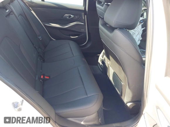 2020 BMW 3 Series 330i с VIN 3MW5R1J04L8B29799, выставлен на аукционе IAAI как лот 42124394 с пробегом 24 783 миль миль и . История ставок и продаж доступна на DreamBid. Изображение 8.